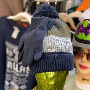 Capelli of New York 2 Piece Pom Toboggan and Gloves